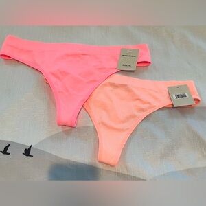 Thongs size XL   NWT